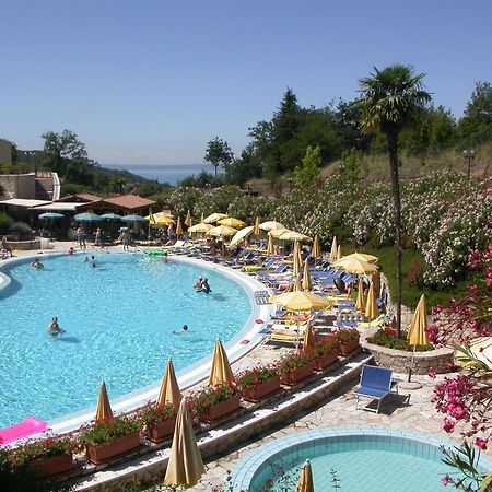 Le Torri Del Garda Familyspa Resort Torri Del Benaco Ngoại thất bức ảnh