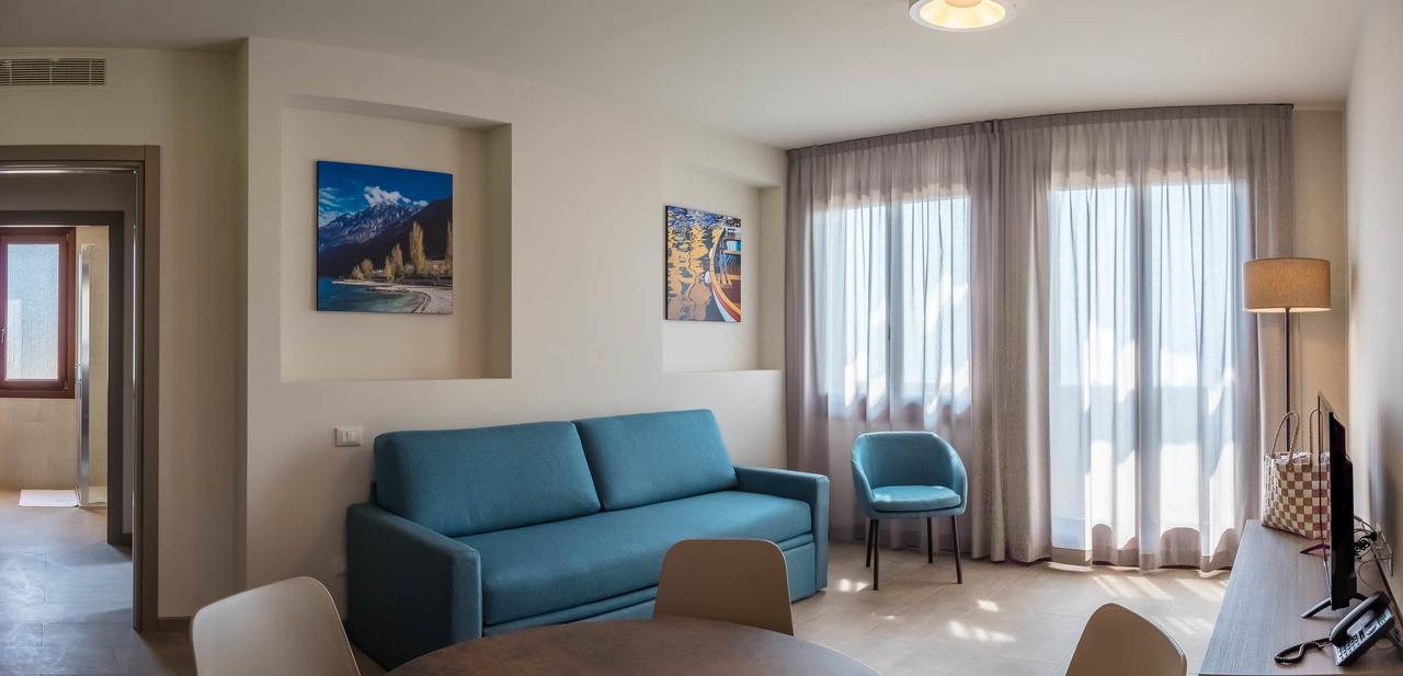 Le Torri Del Garda Familyspa Resort Torri Del Benaco Ngoại thất bức ảnh