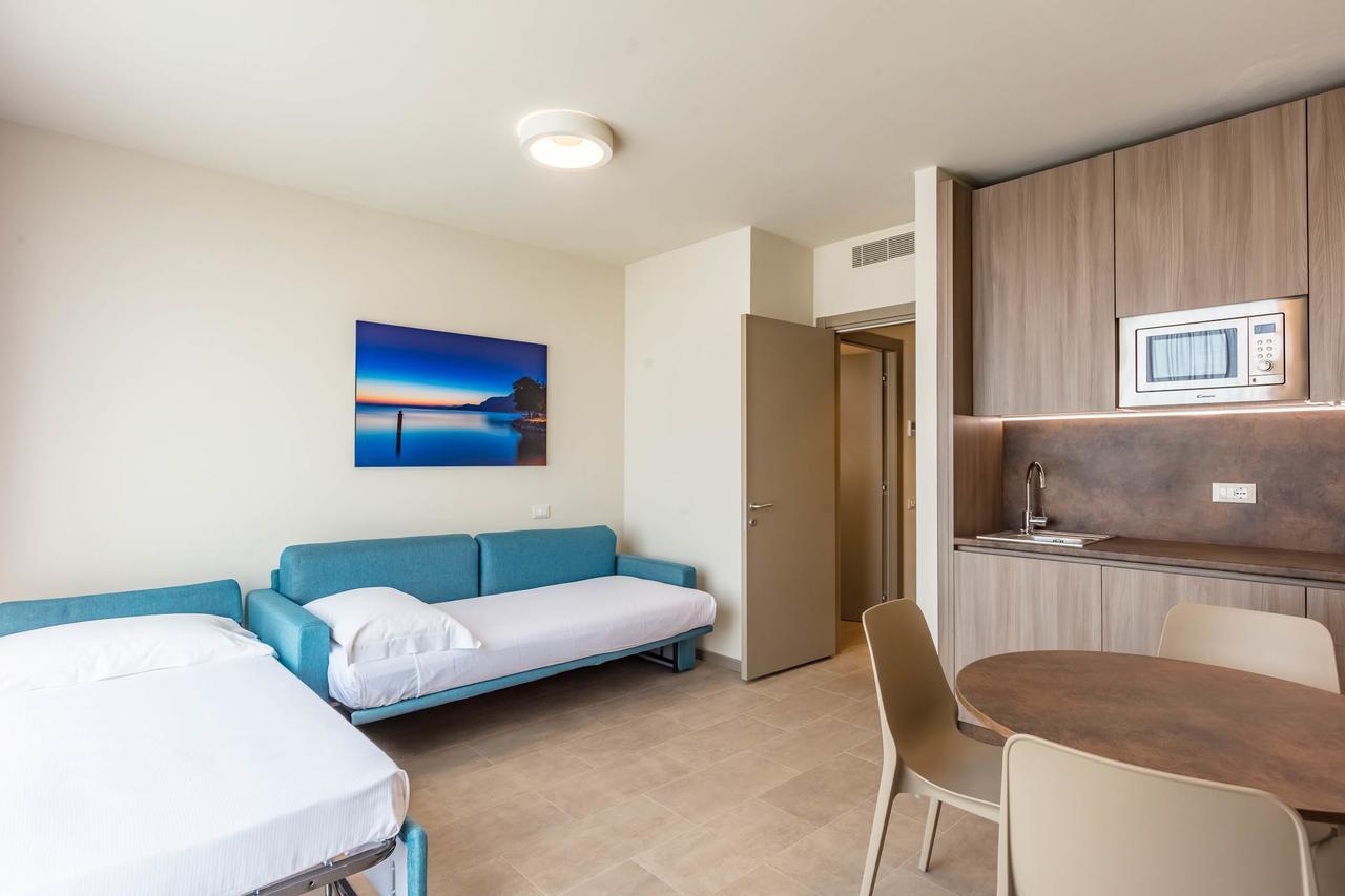 Le Torri Del Garda Familyspa Resort Torri Del Benaco Ngoại thất bức ảnh