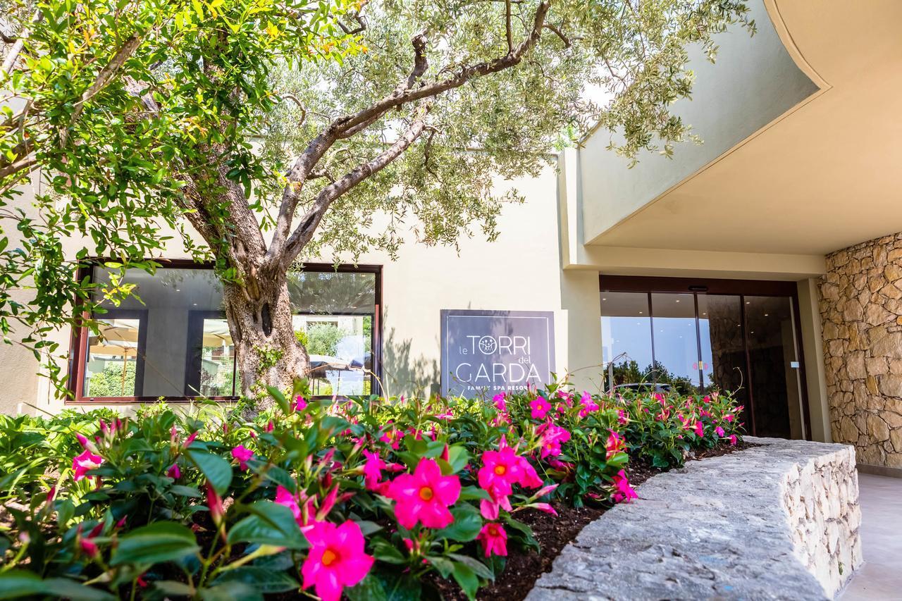 Le Torri Del Garda Familyspa Resort Torri Del Benaco Ngoại thất bức ảnh