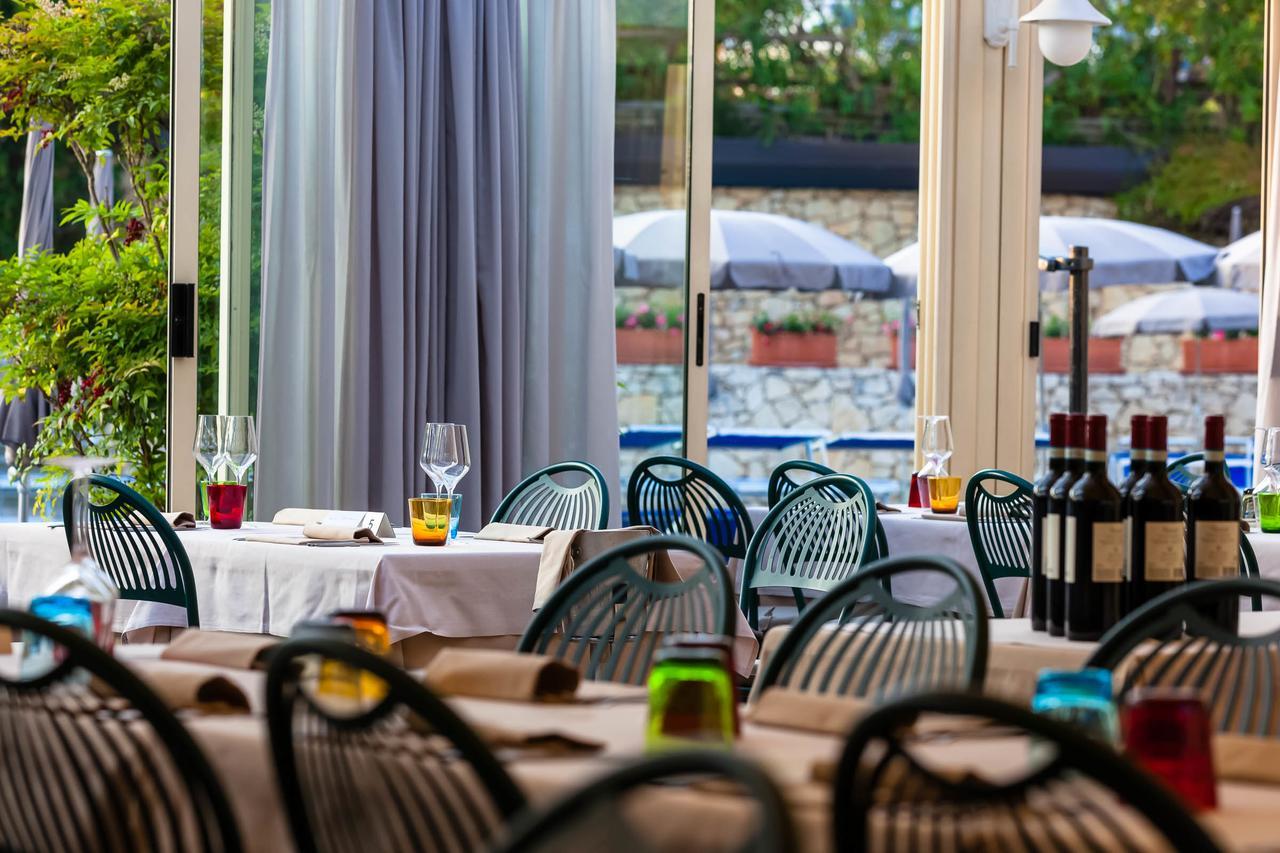Le Torri Del Garda Familyspa Resort Torri Del Benaco Ngoại thất bức ảnh