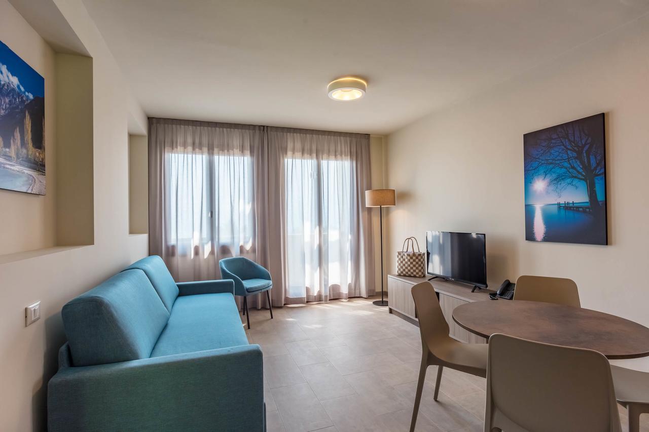 Le Torri Del Garda Familyspa Resort Torri Del Benaco Ngoại thất bức ảnh