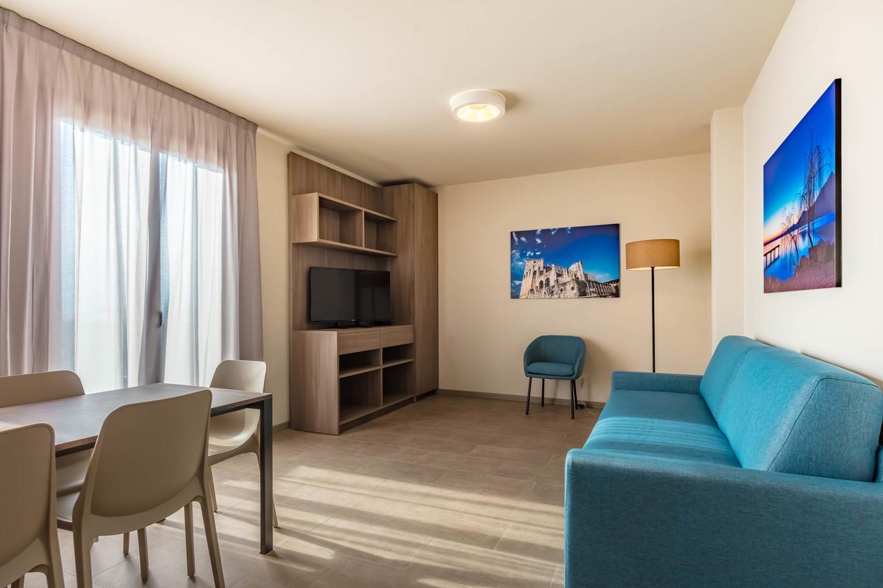 Le Torri Del Garda Familyspa Resort Torri Del Benaco Ngoại thất bức ảnh