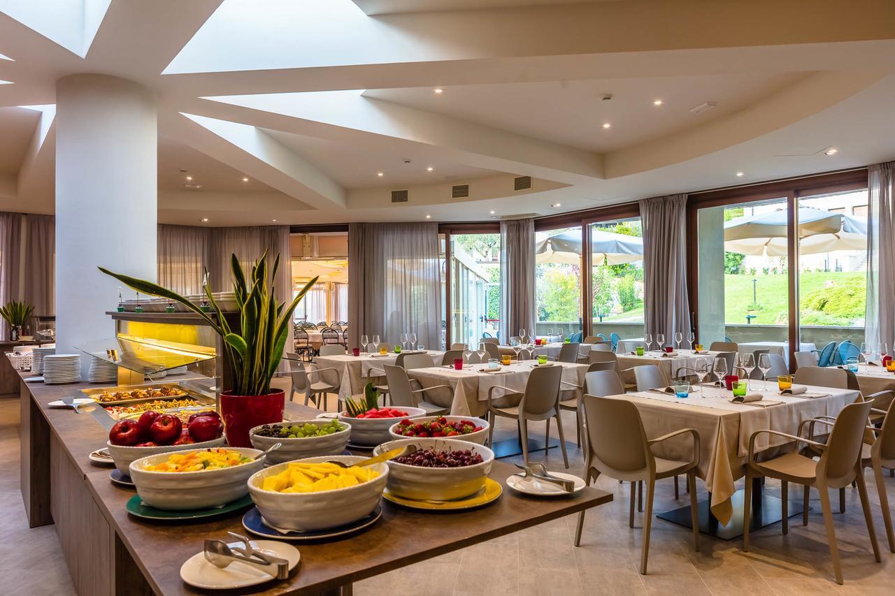 Le Torri Del Garda Familyspa Resort Torri Del Benaco Ngoại thất bức ảnh