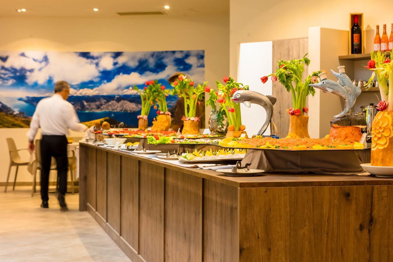 Le Torri Del Garda Familyspa Resort Torri Del Benaco Ngoại thất bức ảnh