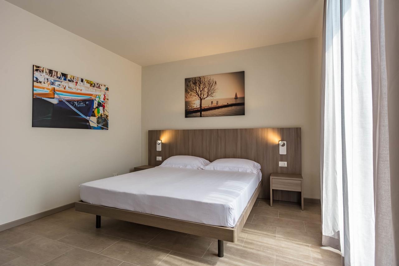 Le Torri Del Garda Familyspa Resort Torri Del Benaco Ngoại thất bức ảnh