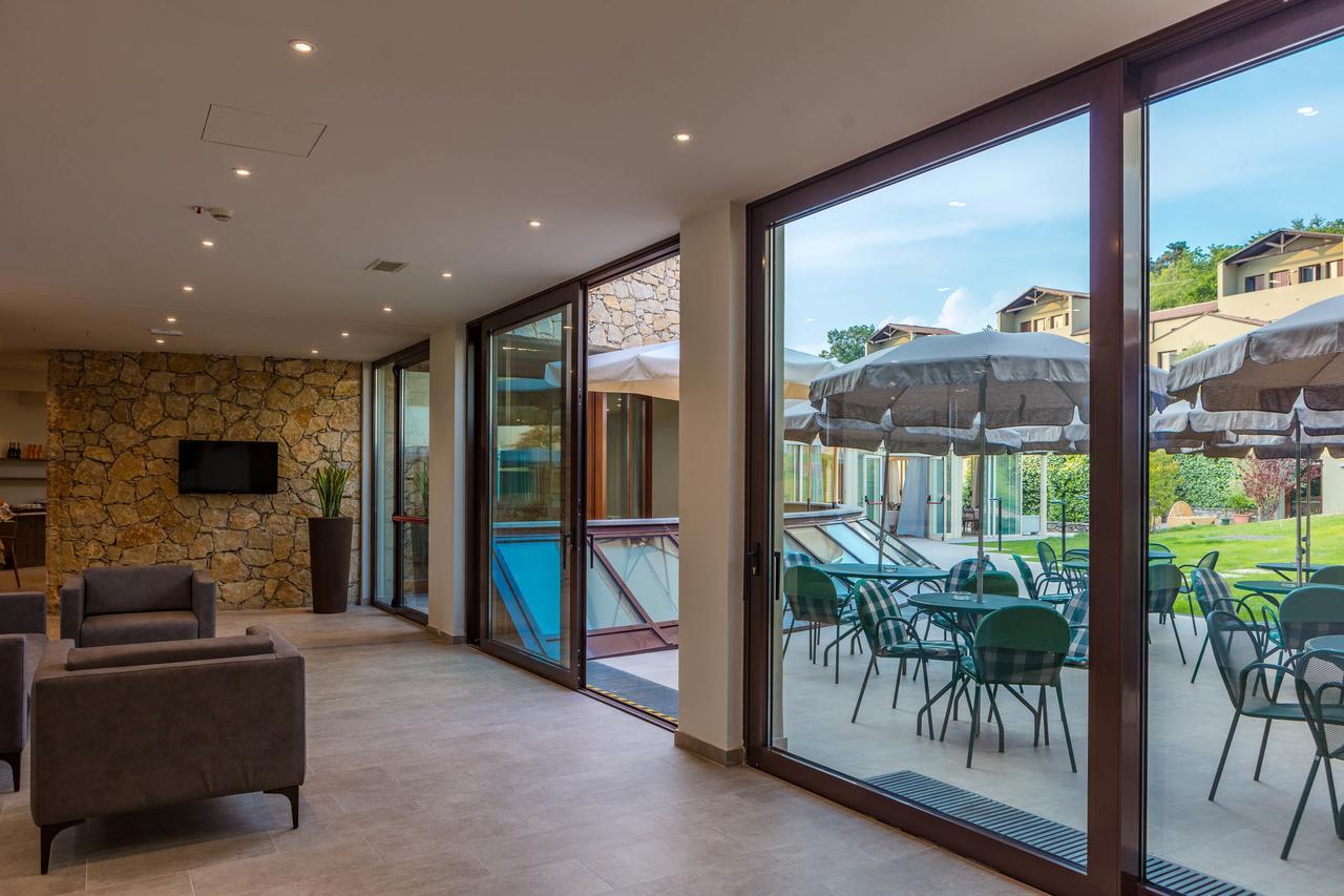 Le Torri Del Garda Familyspa Resort Torri Del Benaco Ngoại thất bức ảnh