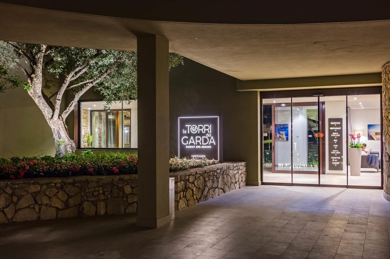 Le Torri Del Garda Familyspa Resort Torri Del Benaco Ngoại thất bức ảnh