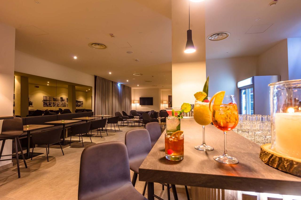 Le Torri Del Garda Familyspa Resort Torri Del Benaco Ngoại thất bức ảnh