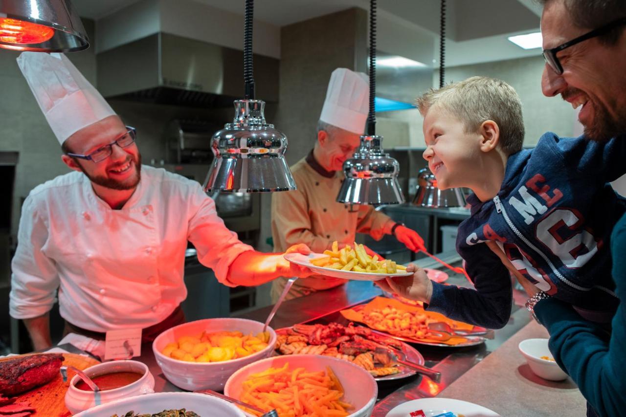 Le Torri Del Garda Familyspa Resort Torri Del Benaco Ngoại thất bức ảnh