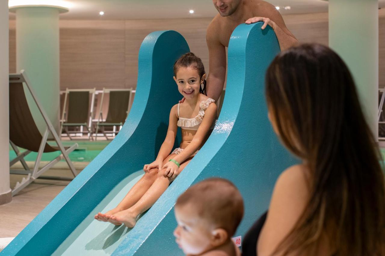 Le Torri Del Garda Familyspa Resort Torri Del Benaco Ngoại thất bức ảnh