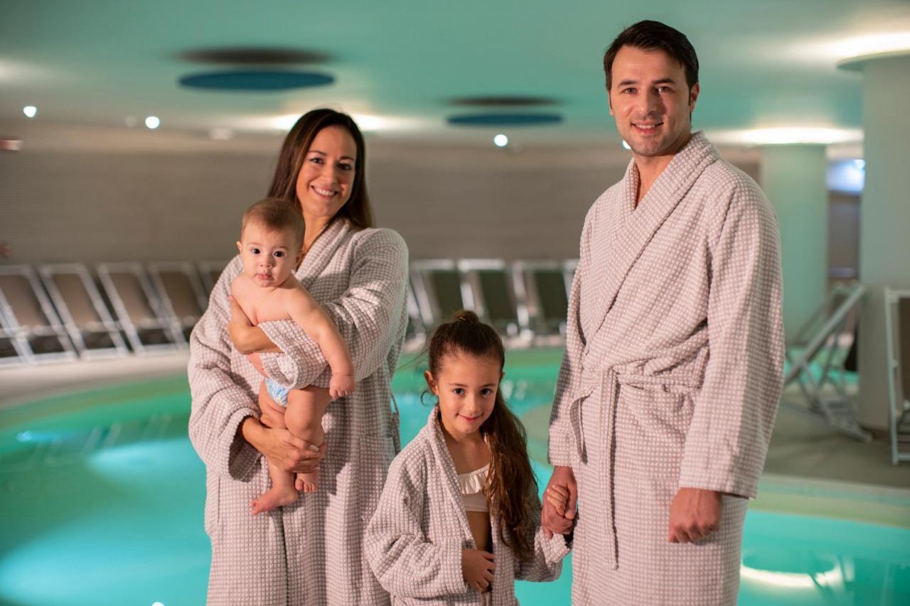 Le Torri Del Garda Familyspa Resort Torri Del Benaco Ngoại thất bức ảnh